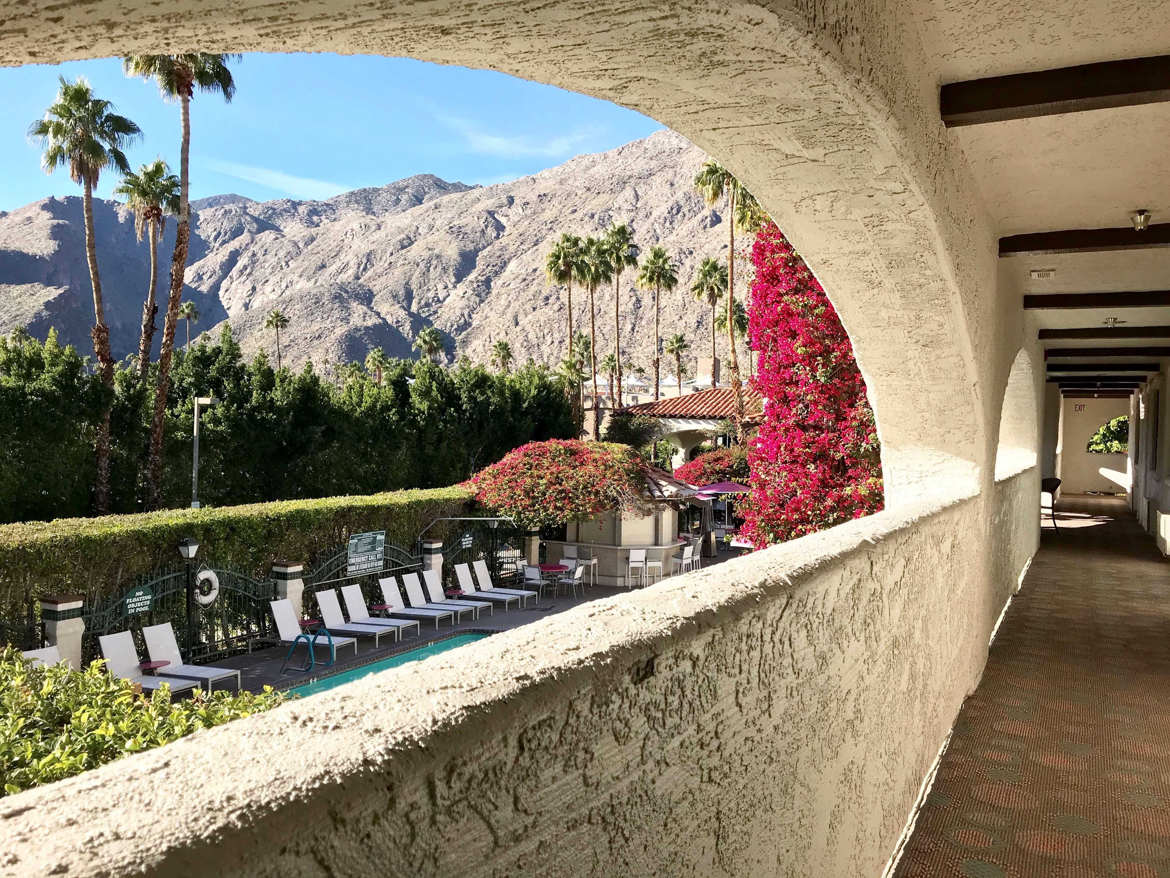 Best Western Plus Las Brisas Hotel Palm Springs Exterior photo
